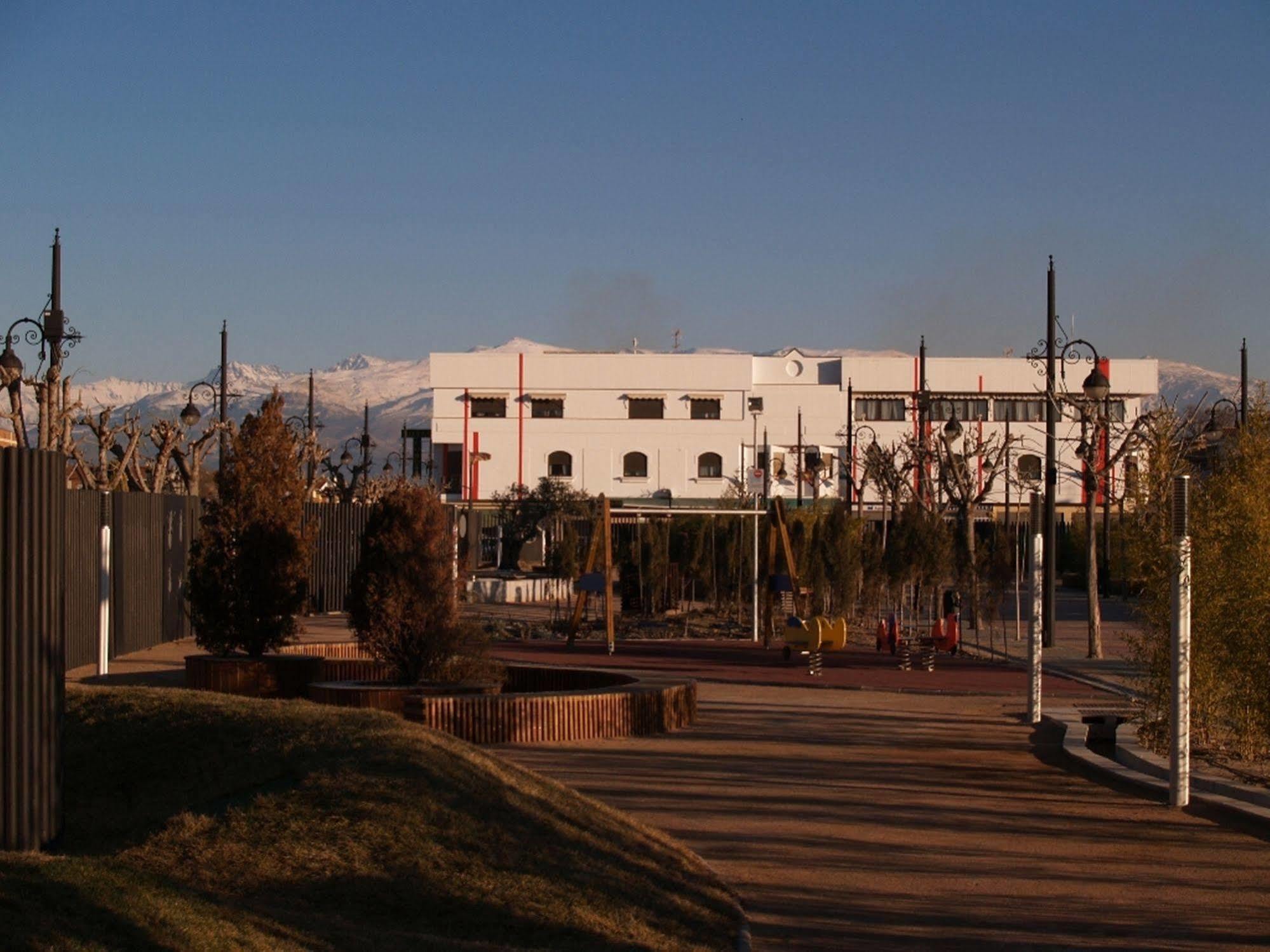 Hotel Corona De Atarfe Buitenkant foto